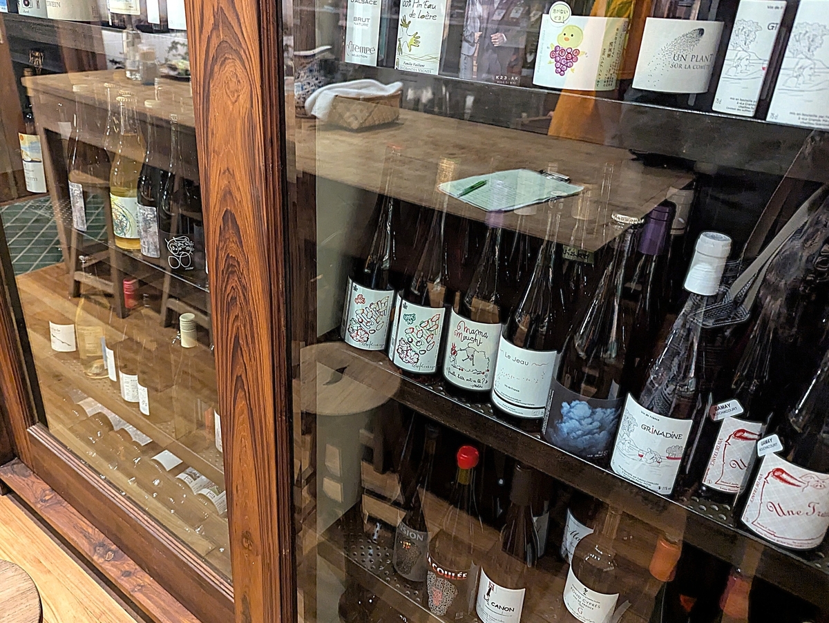 オーガニックワインがずらりと並ぶ店内