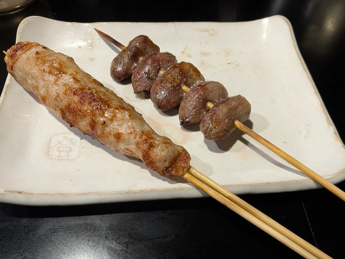 つくねとハツ。つくねは柚子胡椒の風味がして最高にうまい