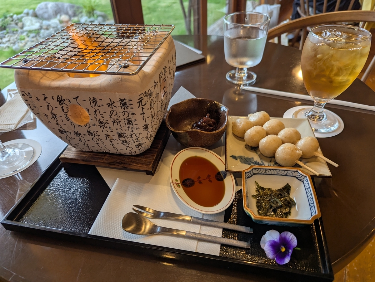 428cafe+の季節限定の人気商品「よつや玄米だんご」