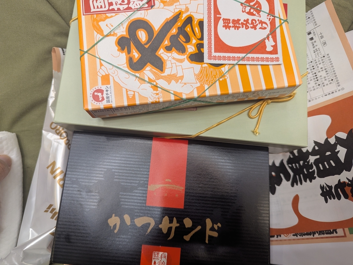 ビールを飲みつつ、お弁当やおつまみを食べながら観戦