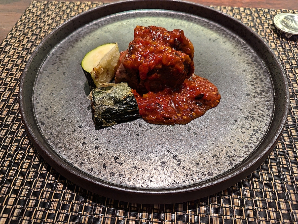 中華料理しげ乃のコース料理『和牛ほほ肉 トマト ズッキーニ』