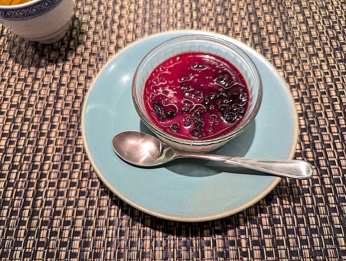 中華料理しげ乃のコース料理『杏仁豆腐 ブルーベリー』
