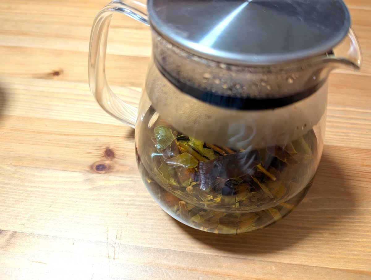 KINTOのティーポットは細かい茶葉でも取り除けるのでオススメ