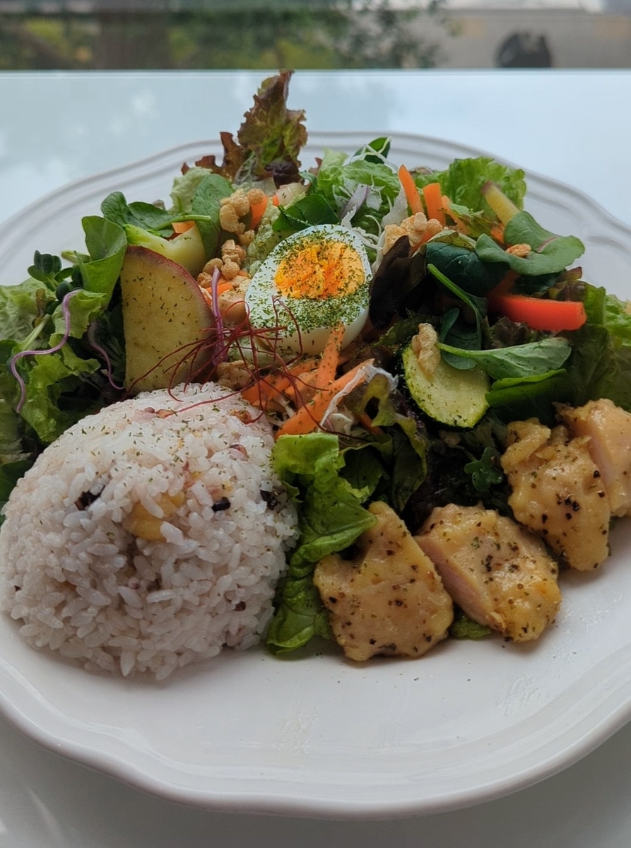 国立のGURIRIN CAFE（グリリンカフェ）の一日分の野菜まるごとサラダ（税込1,600円）
