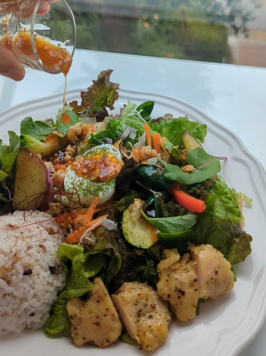 国立のGURIRIN CAFE（グリリンカフェ）の一日分の野菜まるごとサラダは一日4食限定