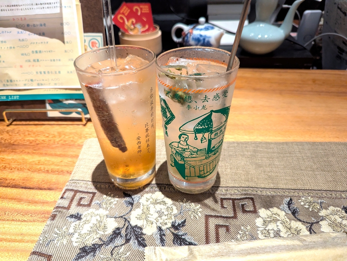 薬膳林檎酢サワーと山椒サワーはどちらもパンチありでクセになる。