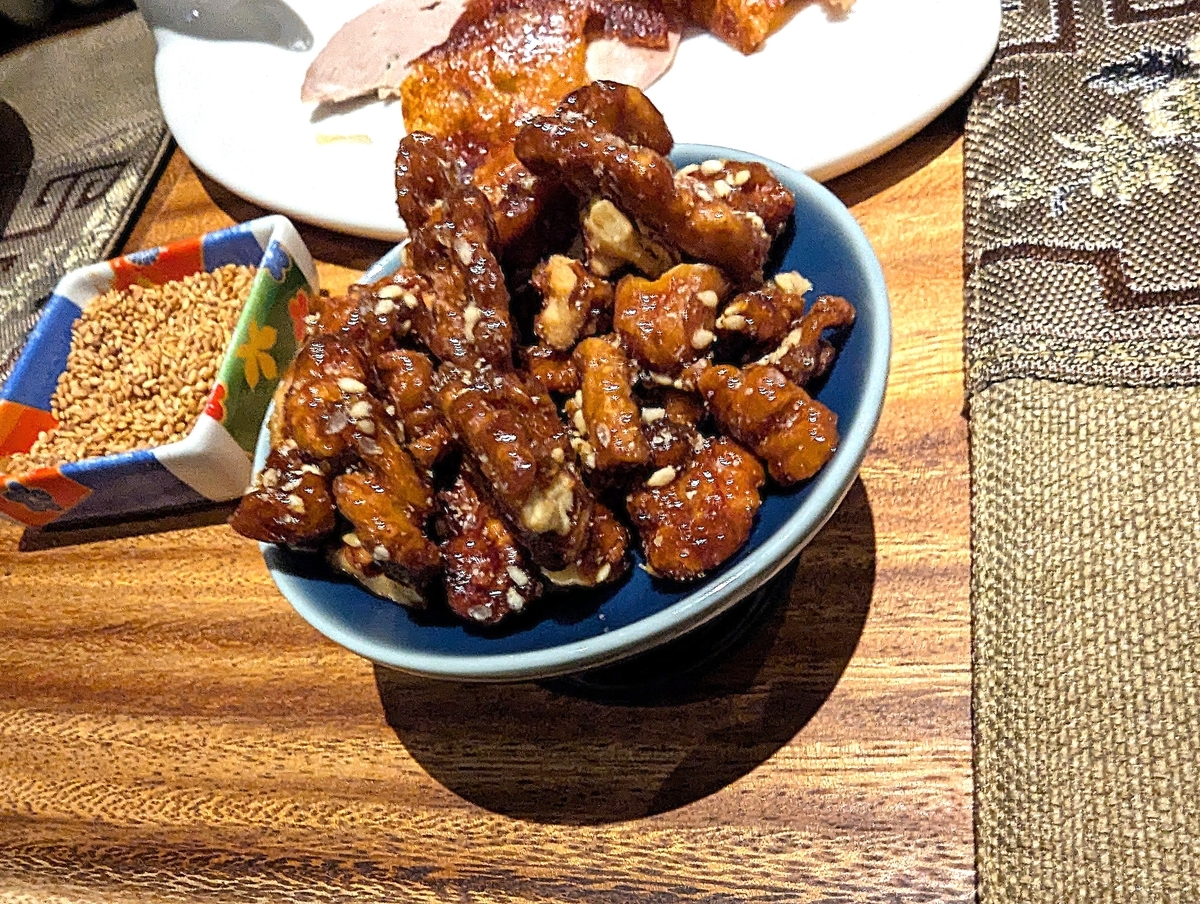 コクと甘みのバランスが絶妙な胡桃の飴炊き。お酒のお供にも◎。