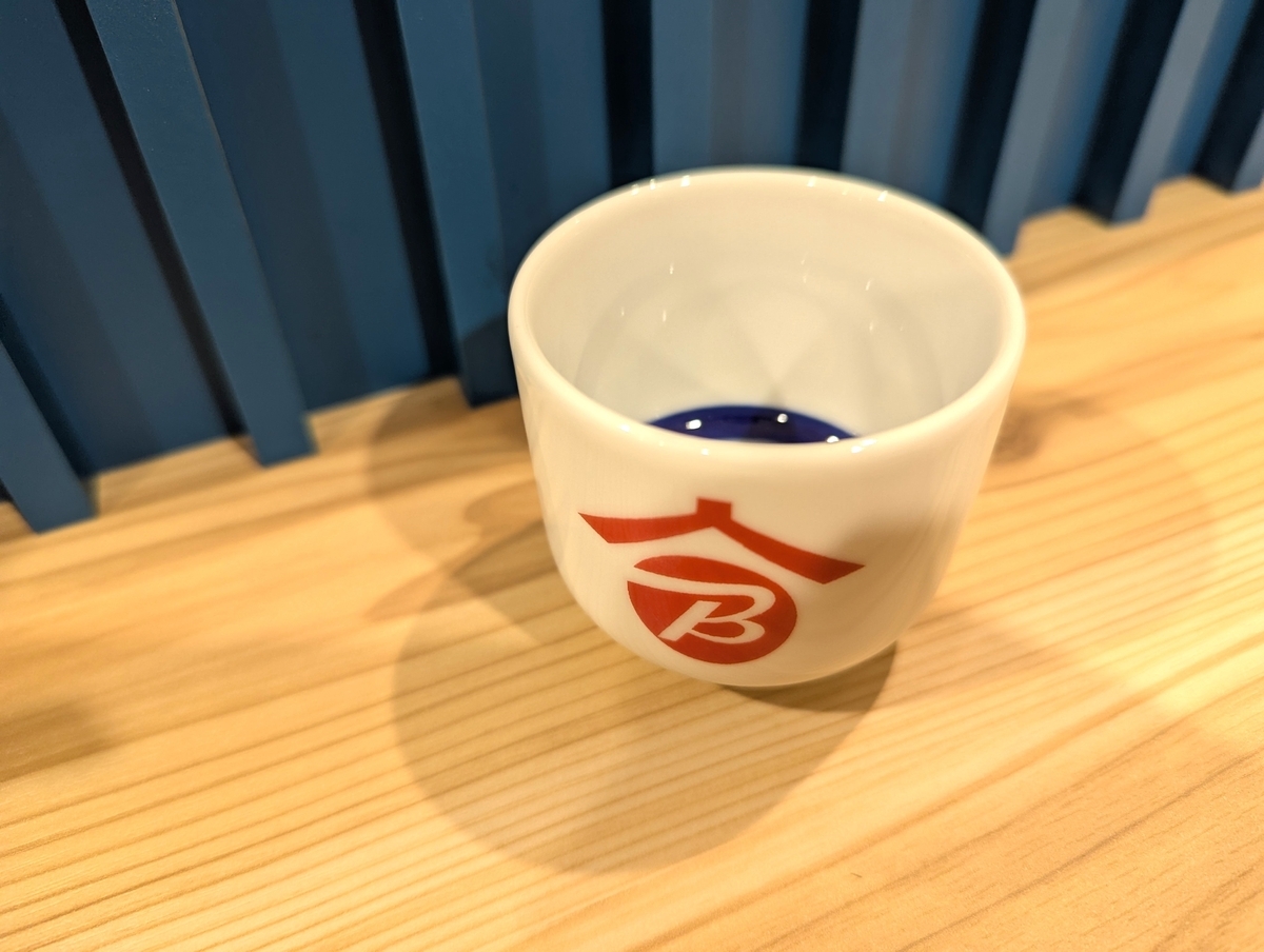 テイスティングチャレンジに正解してもらえたお酒屋ロゴ入りのオリジナルお猪口