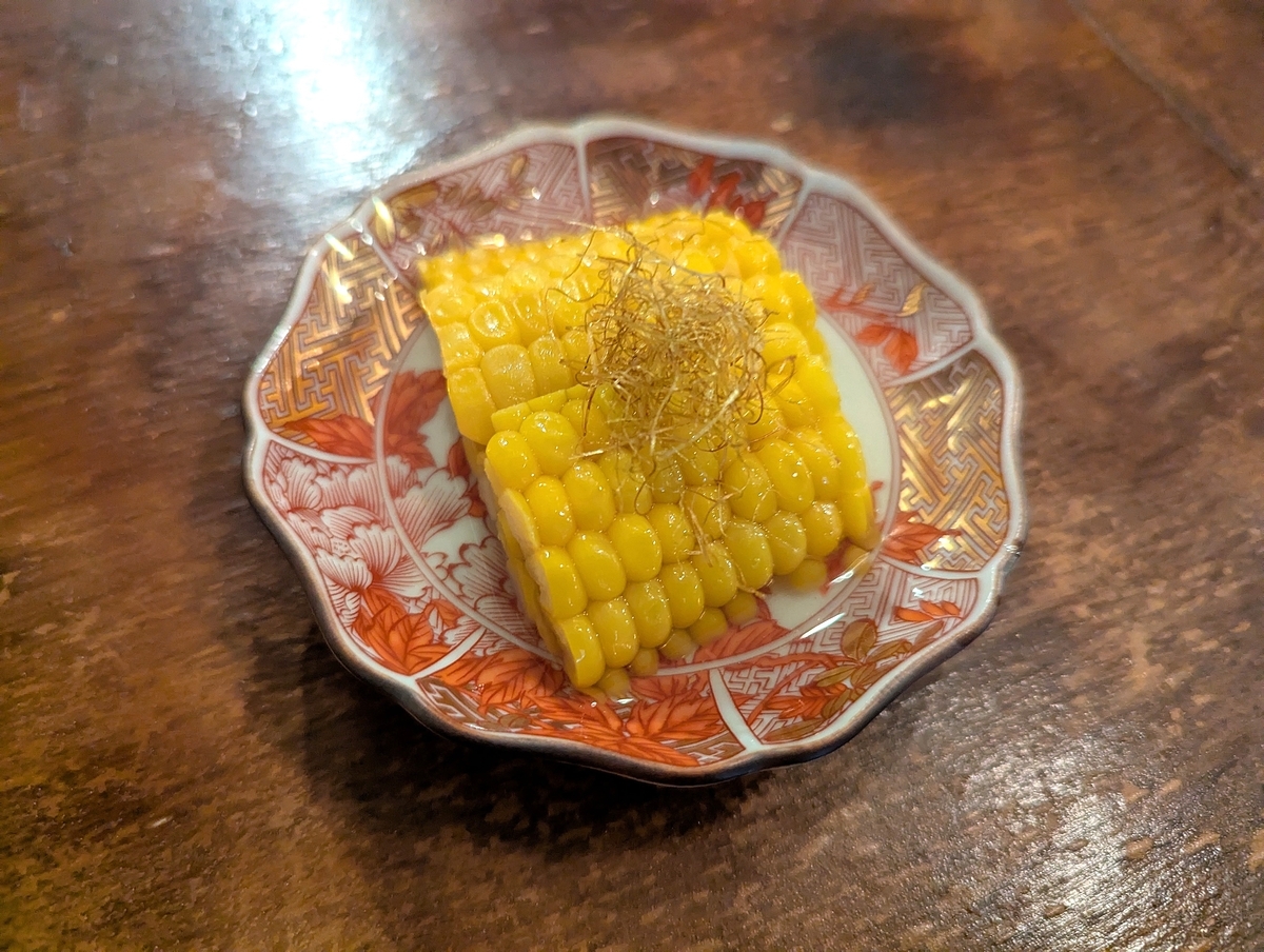 宮崎県産とうもろこしのお浸し（699円）。優しい甘みと爽やかな食感が夏らしい一品。