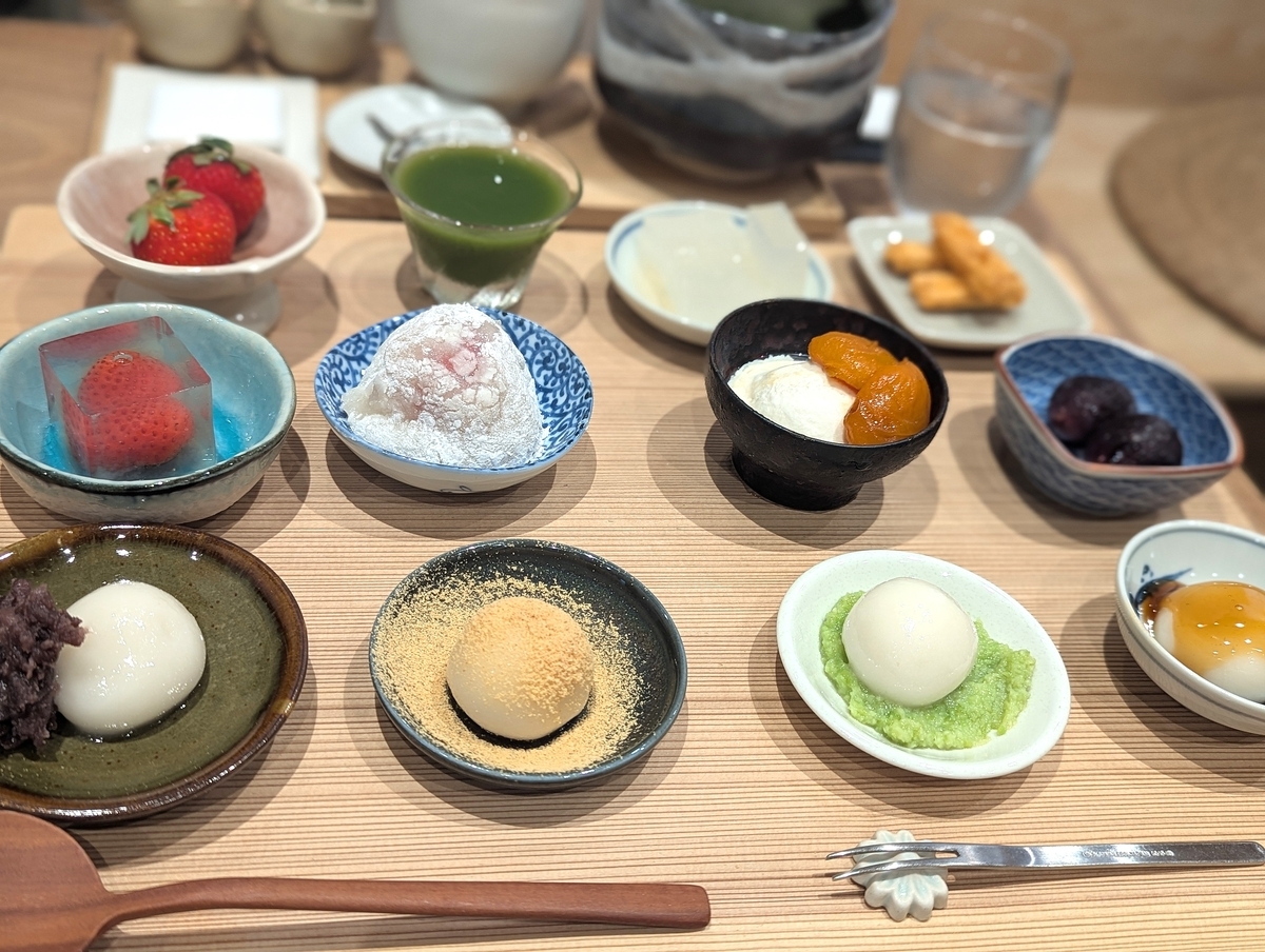 12種類の甘味を少しずつ味わえる「みつやセット」(3,400円