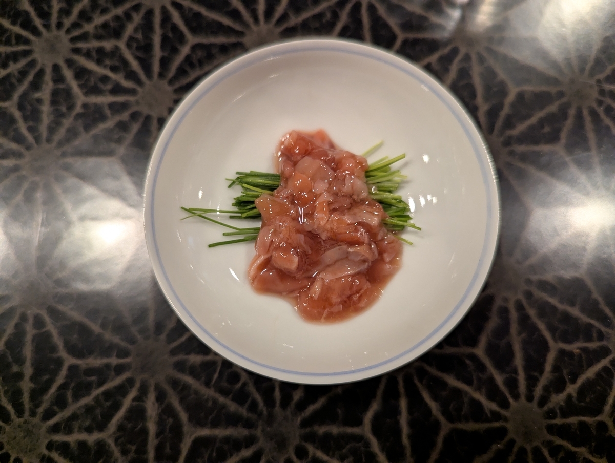 ひと口でお酒を呼ぶ濃厚な旨み。300円で味わえる幸せ、鰹の酒盗。
