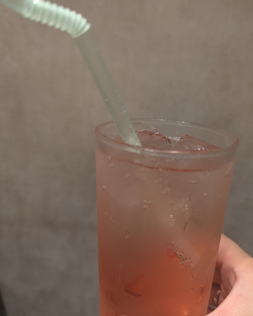 たまにはノンアルコールの自家製梅酢ソーダを。