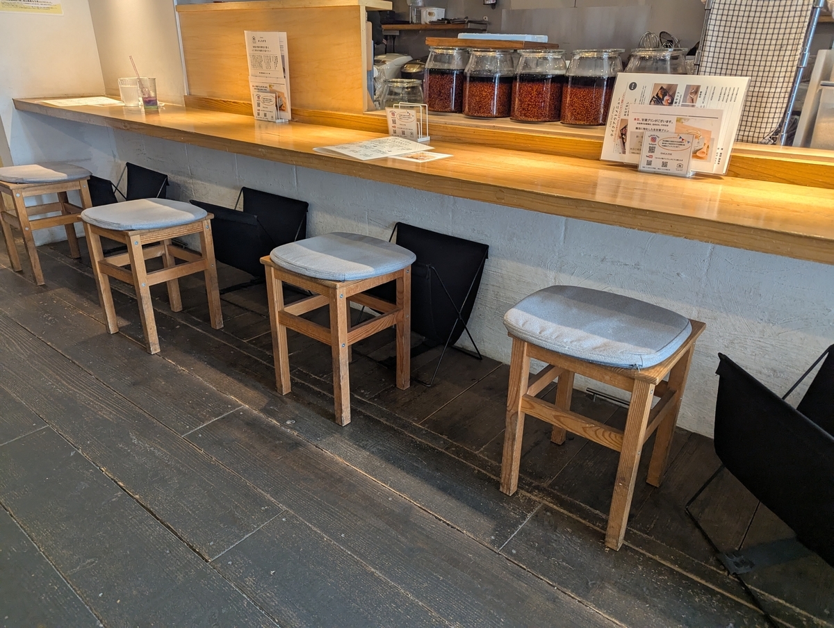 仙川・こうじ屋たらぎの内観（カウンター席）