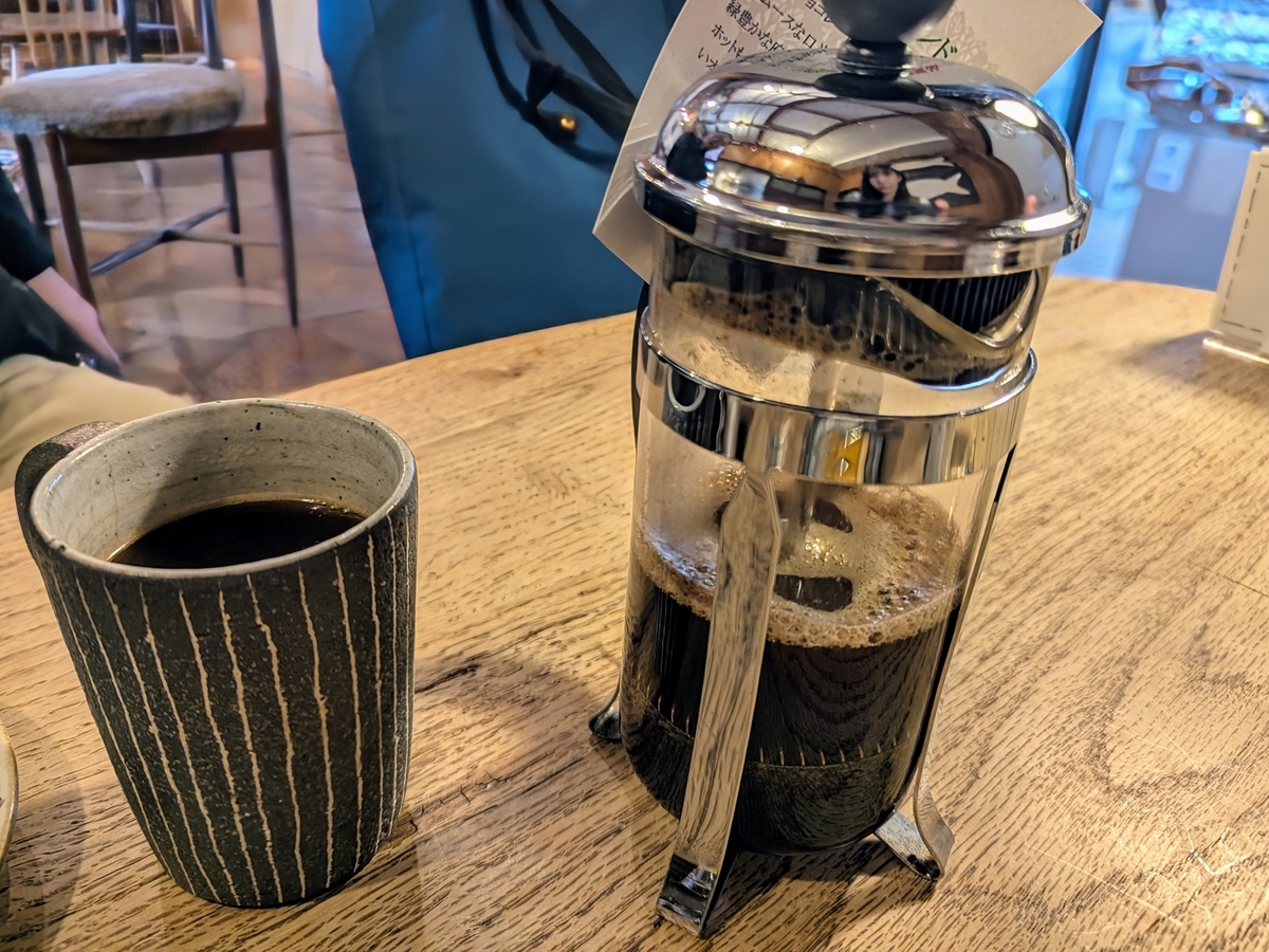 府中ノ森ブレンドをフレンチプレスで抽出。COFFEA EXLIBRIS kettleの店内で味わうスペシャルティコーヒー