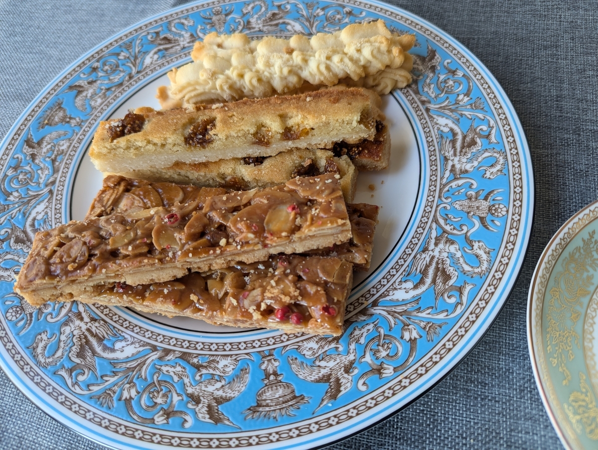 猫パッケージが可愛いグルテンフリー焼き菓子「トリオレ」。ワインに合わせやすい、ギフトにも自分用にも嬉しい焼き菓子セット