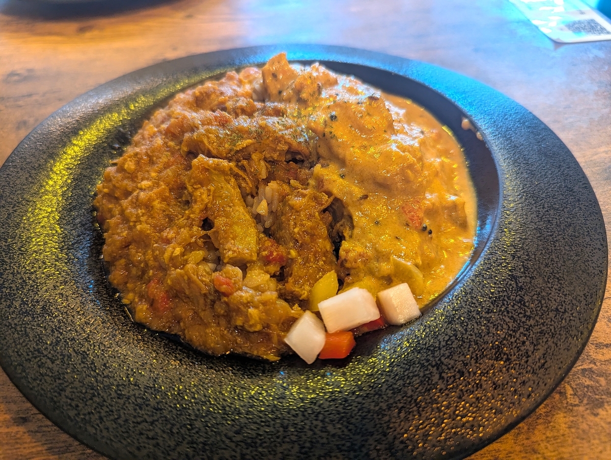 カレーライフバランスのあいがけカレー2種盛り。ココナッツチキンとジンジャーポーク