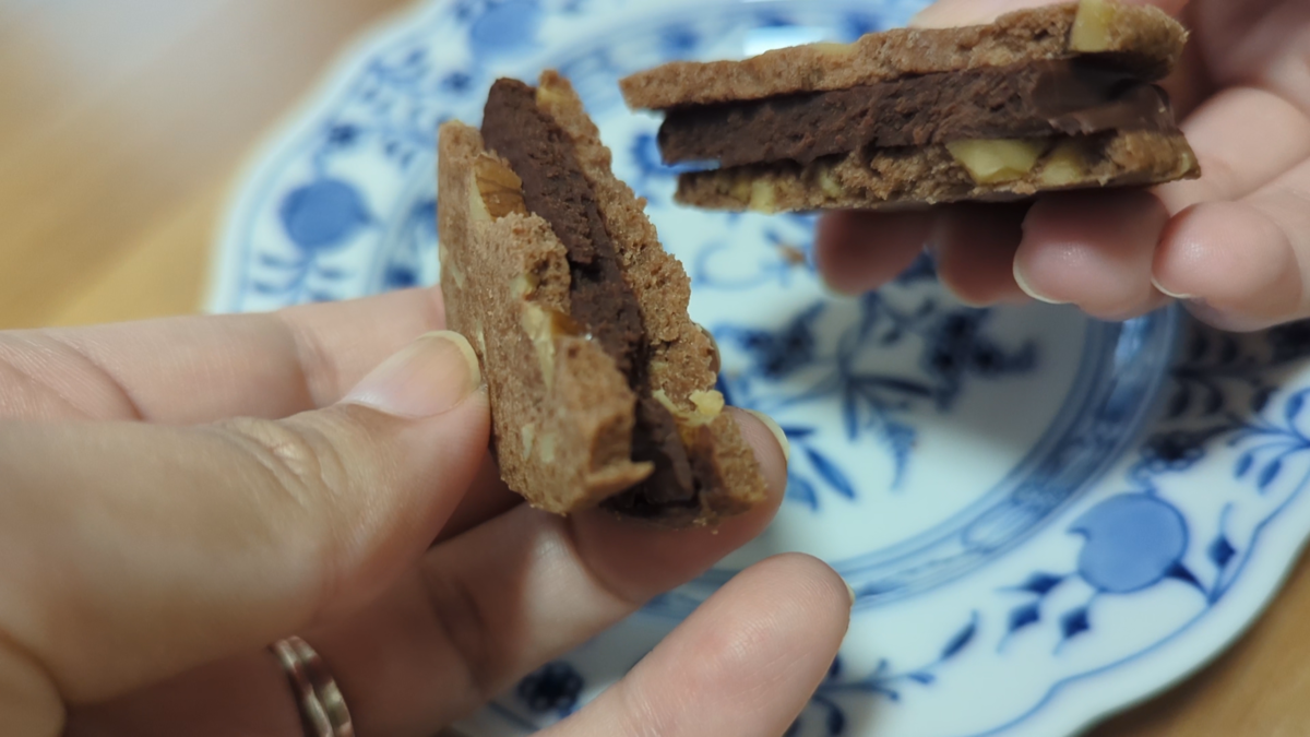 割ったONCHOCOサンドの断面