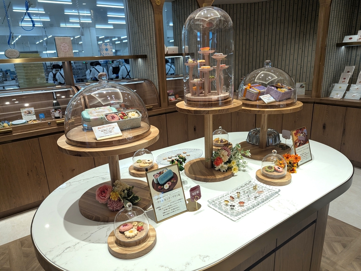 アトリエうかい Cafe & Factory HACHIOJIのショップに並ぶフールセックの缶
