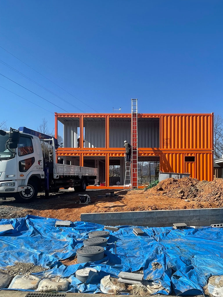 20フィート コンテナ ①駐車場右のコンテナ