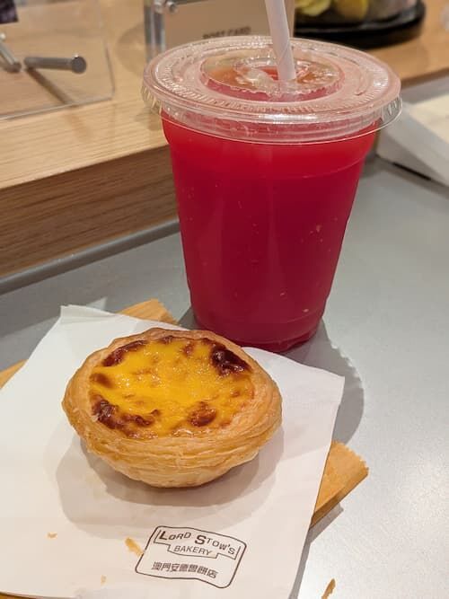 ロードストゥズベーカリー ロンドナー店のエッグタルトとスイカジュース