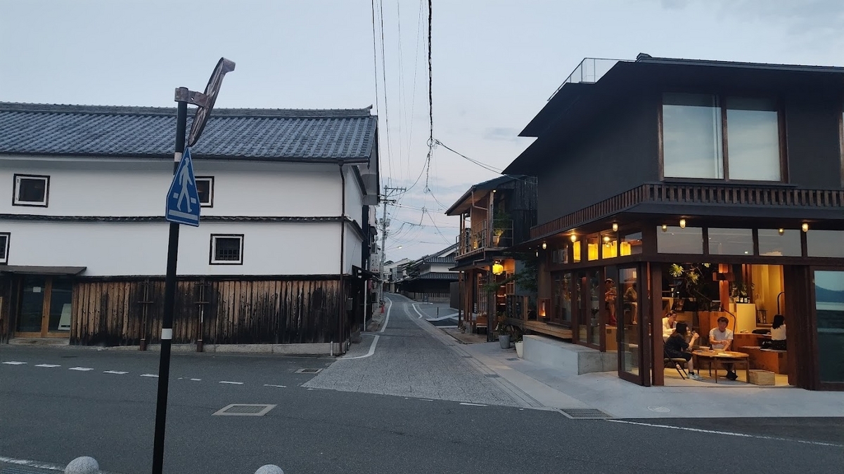 瀬戸田港から商店街方面