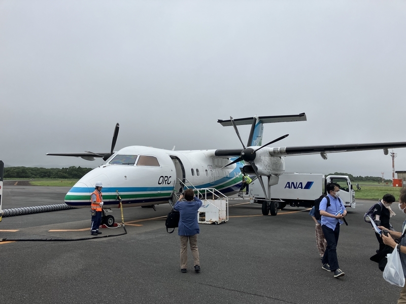 全日空商事DHC-8-300 ANA Q300大島空港ラストフライト 全日空商事|DHC-8-300 ANA 大島ラストフライト|HARDOFFオフ