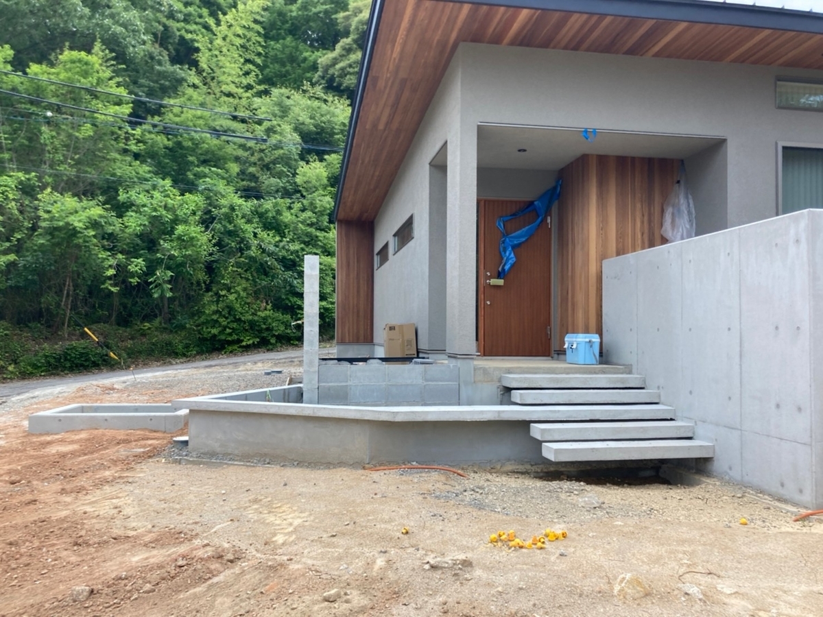 岡崎市ｸﾞﾙ ﾋﾞ ﾎ ﾑの家 浮遊階段と打ち放し おしゃれな外構デザインスタジオリム名古屋 愛知