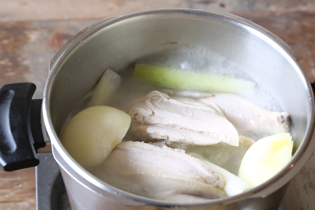 鶏の旨味が炸裂してる 韓国の水炊き タッカンマリ が相当旨いので騙されたと思って一度作ってみてほしい ぐるなび みんなのごはん