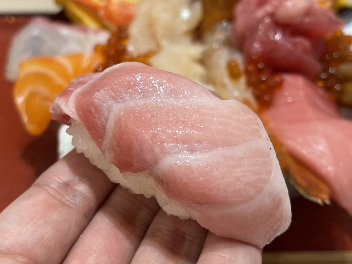 地域密着の魚屋さんの心意気よ 東京ソラマチ ニダイメ 野口鮮魚店 の丼の盛りが異次元すぎるのでとにかく見てほしい ぐるなび みんなのごはん
