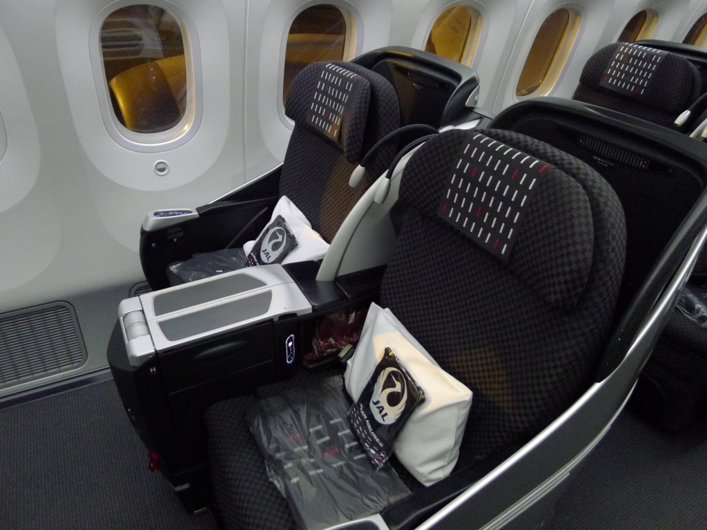 日本航空707便 ビジネスクラス 成田‐バンコク 搭乗記 黒木シェフ監修の