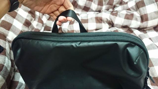 最高のボディバッグAerの「Tech Sling Black」外PC作業な人は