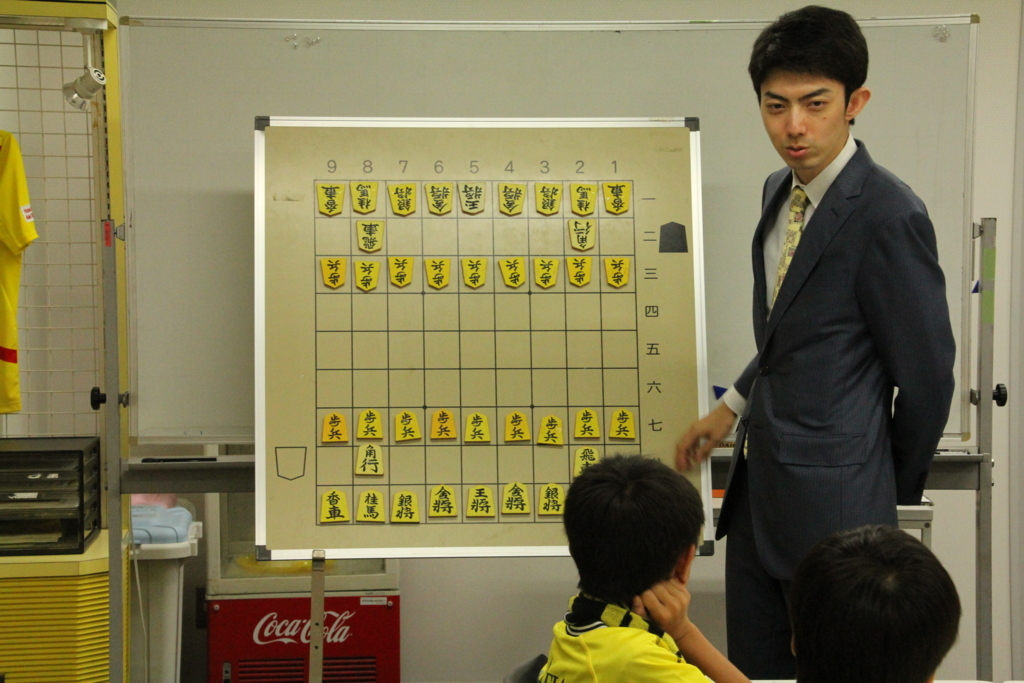 J なん 羽生 善治 【将棋】羽生善治に負けた時のプロ棋士の顔が酷い 闇のゲームかよ【画像あり】