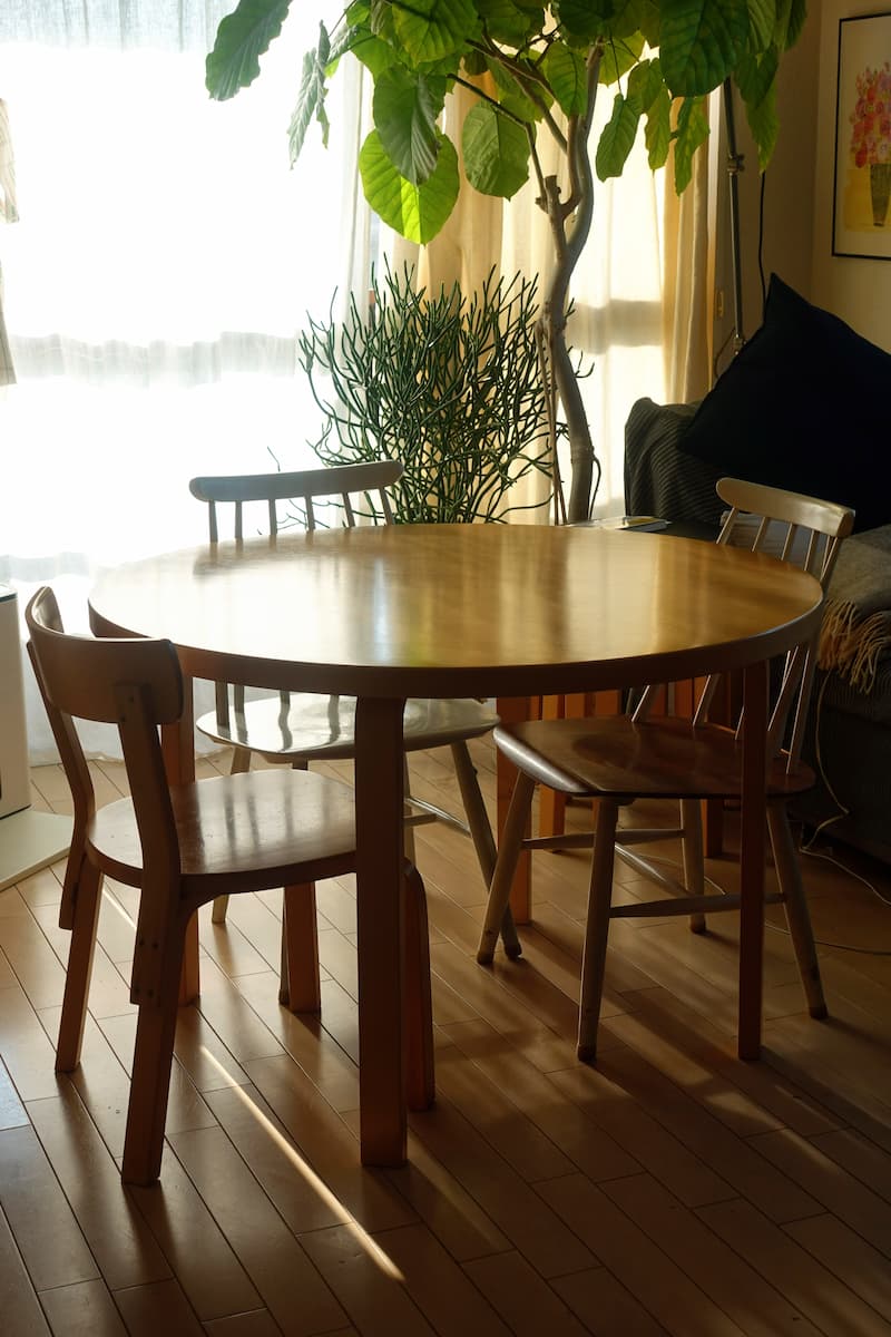 ダイニングテーブルとイスの脚を6cmカット。Artek（アルテック）90A