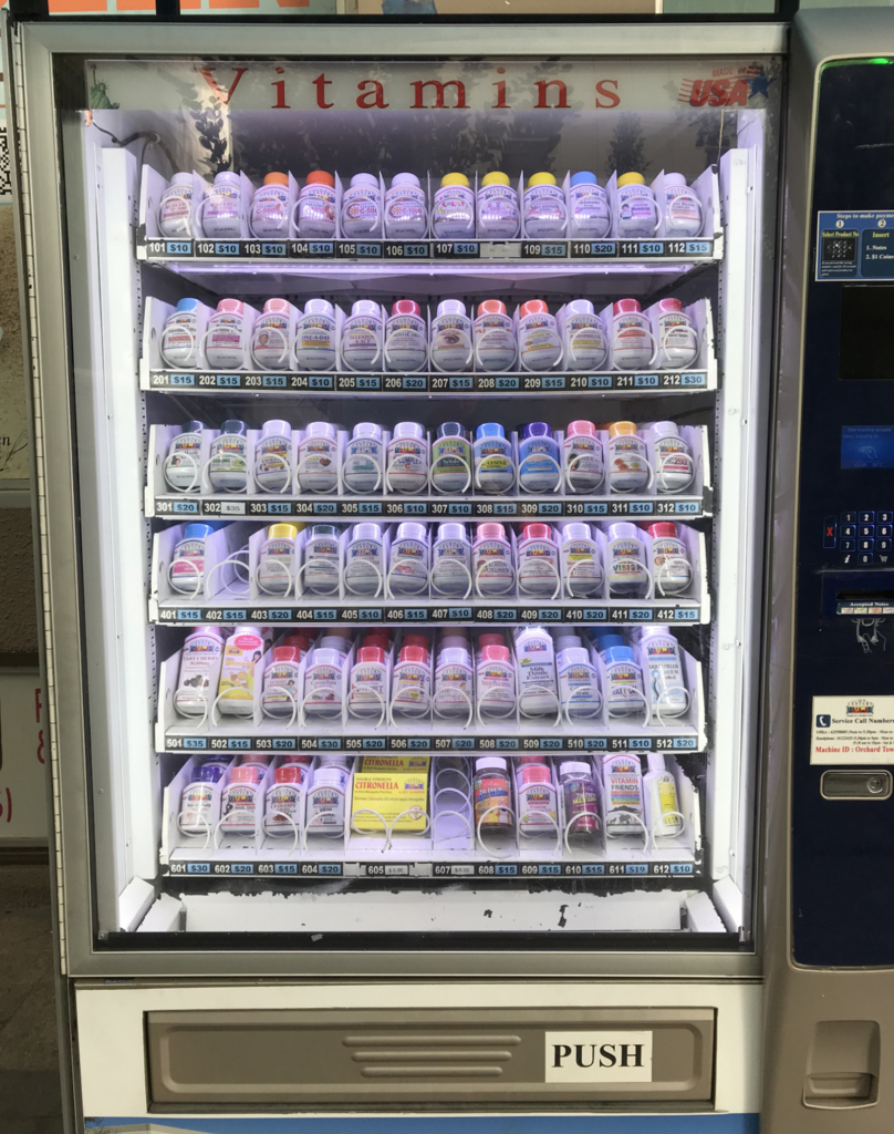 シンガポールで見つけたおもしろ自動販売機 17年11月シンガポール旅行5 週末トラベラーの忘備録 シンガポールで見つけたおもしろ自動販売機 17年11月シンガポール旅行5 週末トラベラーの忘備録