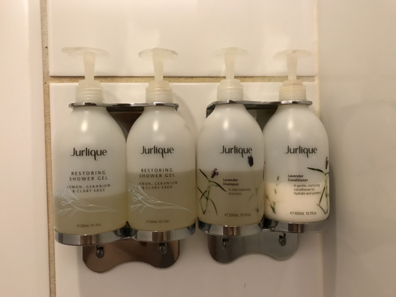 カンタス航空ラウンジラウンジアメニティ カンタス航空ラウンジアメニティ