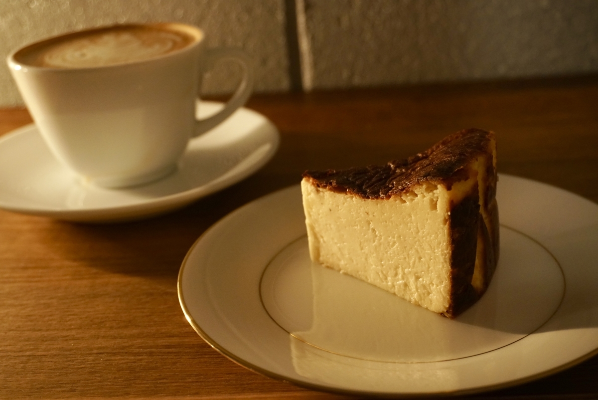 代々木公園の ホルン でバスクチーズケーキ カフェラテ 美味しいもの食って写真撮って あとで振り返ってのブログ 代々木公園の ホルン でバスクチーズケーキ カフェラテ 美味しいもの食って写真撮って あとで振り返ってのブログ