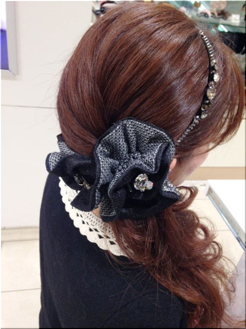 未使用 美品 レーヌクロード カチューシャ ヘアアクセサリー ビジュー-