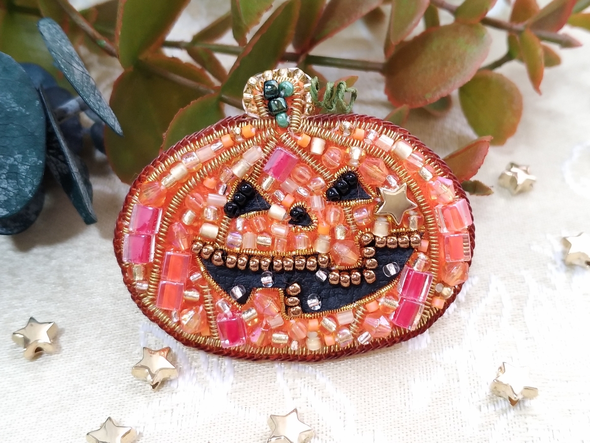 ハロウィンのかぼちゃのお化け ブローチ - ハノイのそれが好き💕