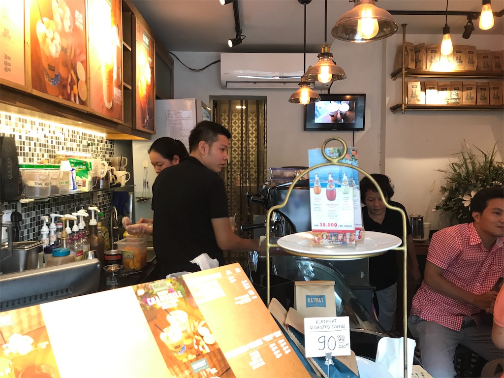 f:id:lotus_times:20190801221319j:plain alt="店内"