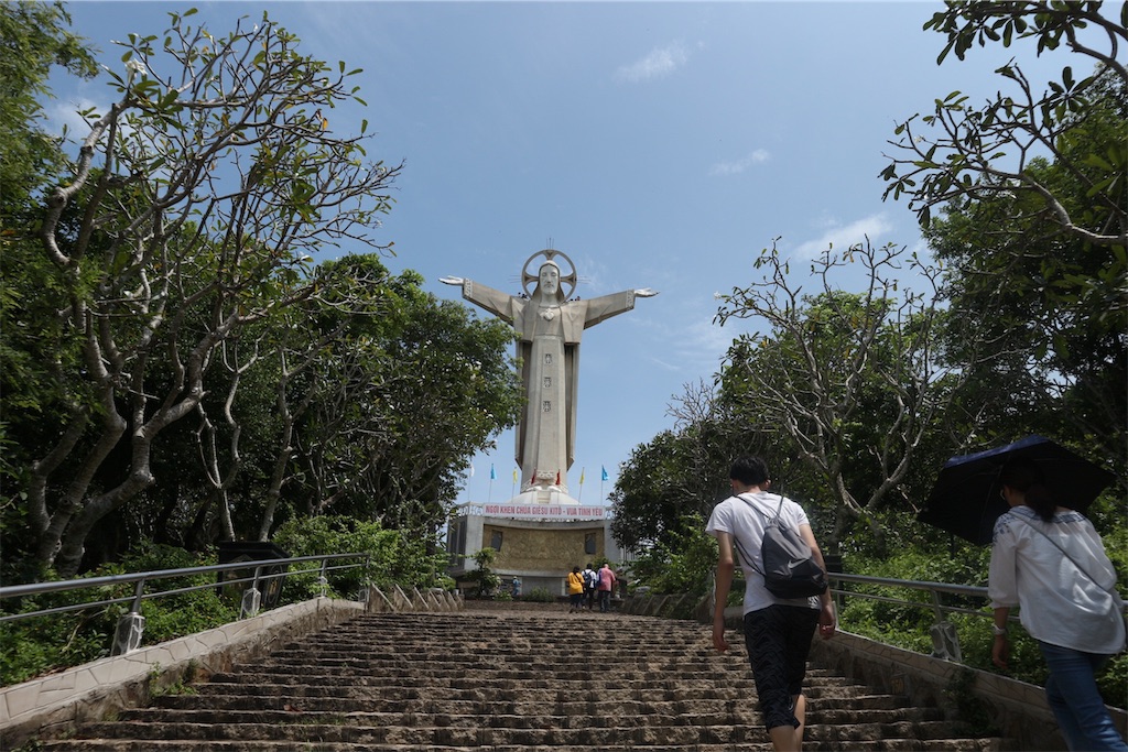 f:id:lotus_times:20190811132950j:plain alt="christ statue"
