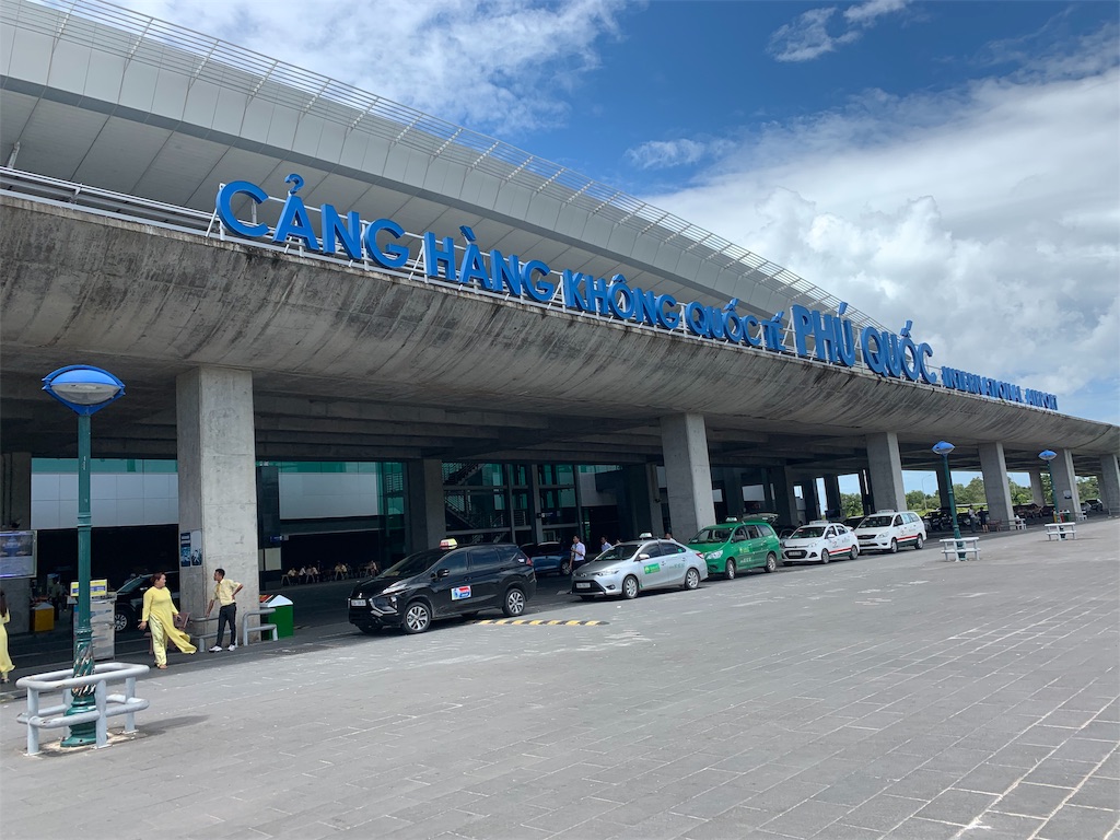 f:id:lotus_times:20191006114748j:plain alt="phu quoc airport"