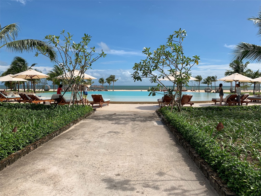 f:id:lotus_times:20191006114804j:plain alt="public pool"
