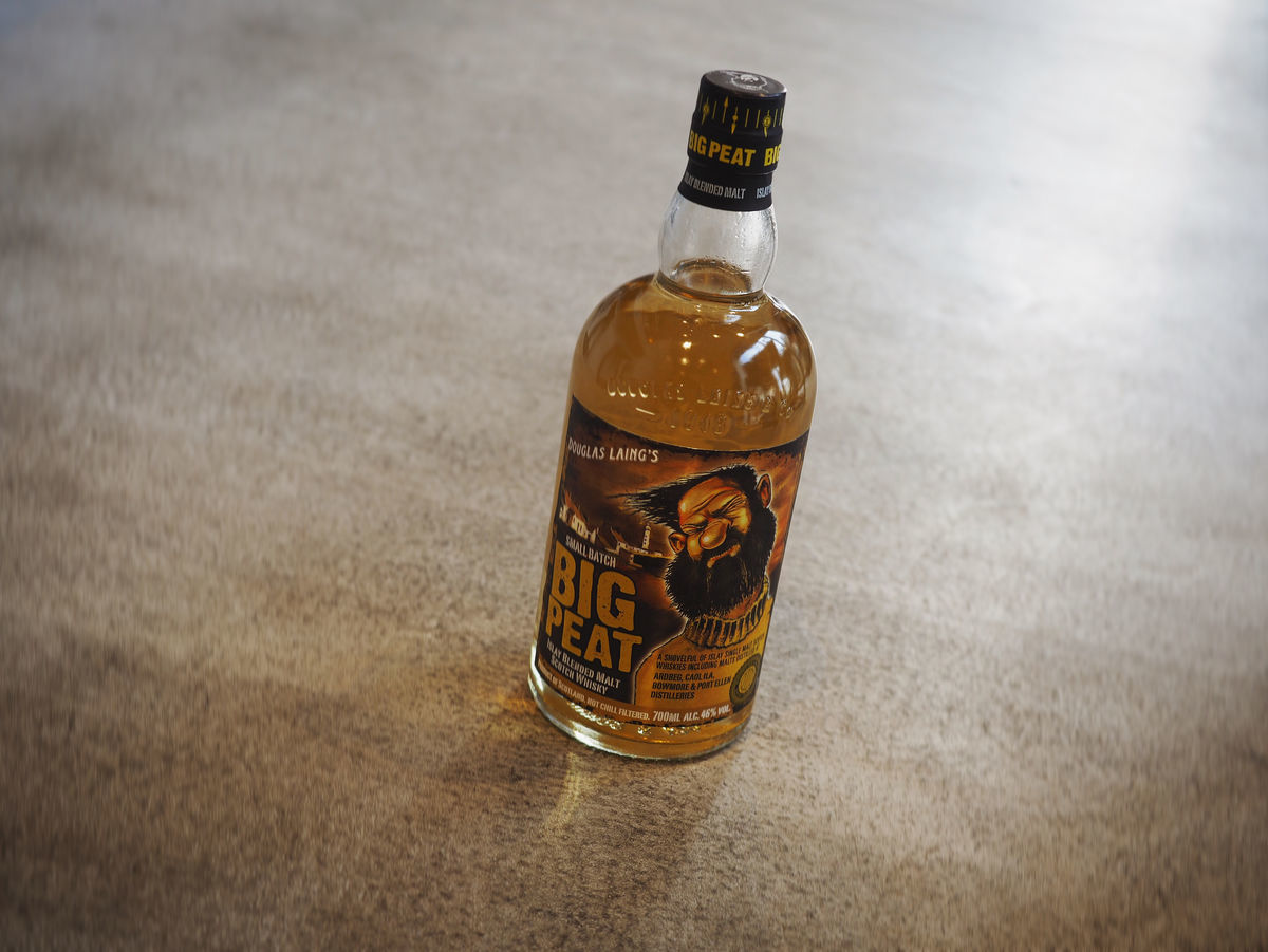 スモーキーなウイスキー好き必見。強烈なおじさんラベルが目を惹くBIG