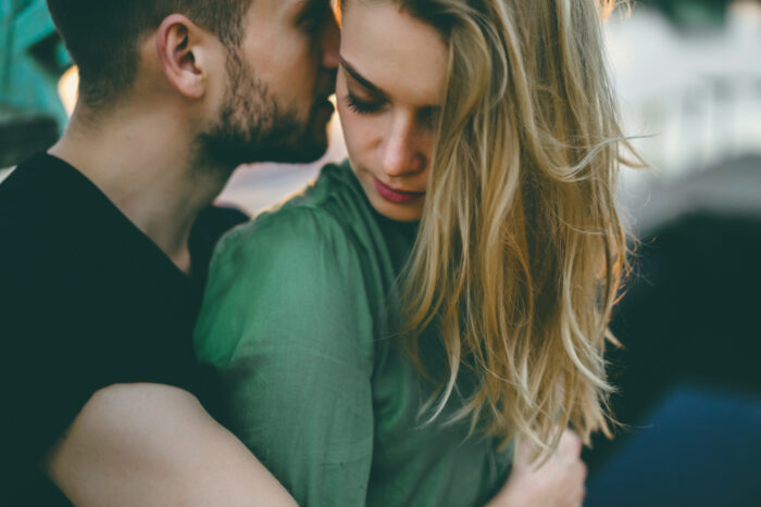 別れ際のキスをする男の本気度は?キスの仕方でわかる彼の本気度を徹底解説! - ヒトミの幸せ恋愛テラス