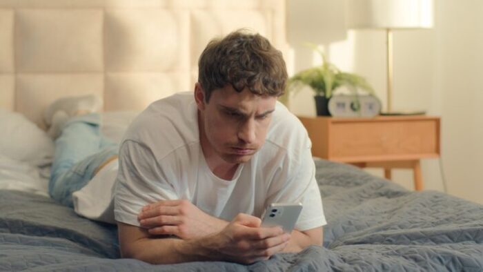 年下男性が心を開いた女性に見せる態度とは？年下男子の脈ありサインを解説