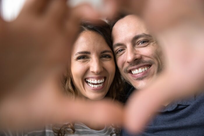 男が別れて死ぬほど後悔した彼女の特徴とは？愛してくれた彼女を振って後悔する？