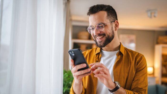 職場の彼氏持ち女性の脈ありサイン10選！思わせぶりな態度の見分け方や女性心理は？