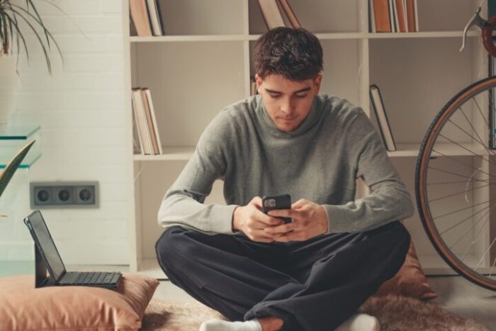 LINEで別れを告げる男性心理とは？突然別れを告げる男と復縁するには？