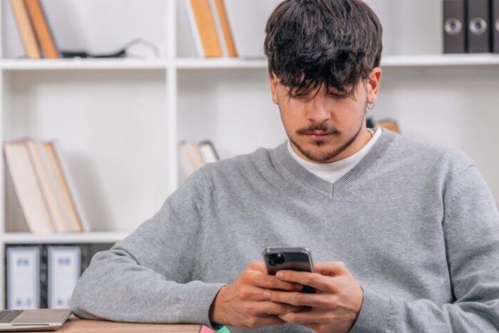 LINEで別れを告げる男性心理とは？突然別れを告げる男と復縁するには？