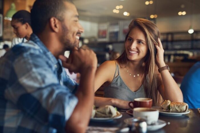 AB型女性が好きな人にとる態度とは？本命の男性への態度を徹底解説